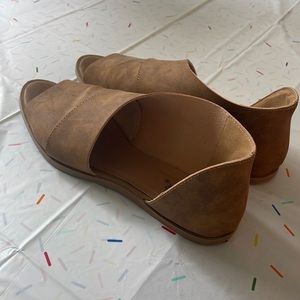 Open toe/open side flats size 7.5